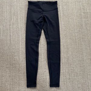 LuluLemon mid-rise Wunder Under leggings